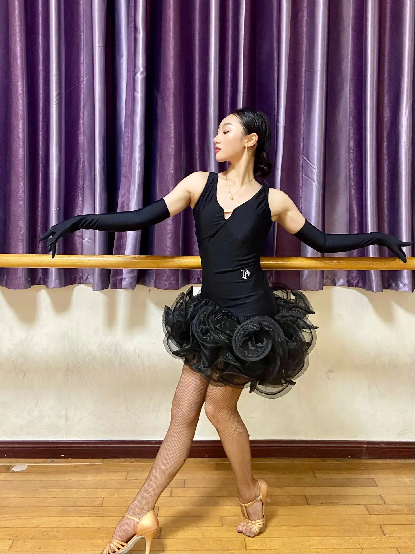 

2026 Latin Dance Dress For Women Multi Layer Mesh Fishbone Dress Latin Dance Performance Class Uniform Adult Latin Wear DQS23225