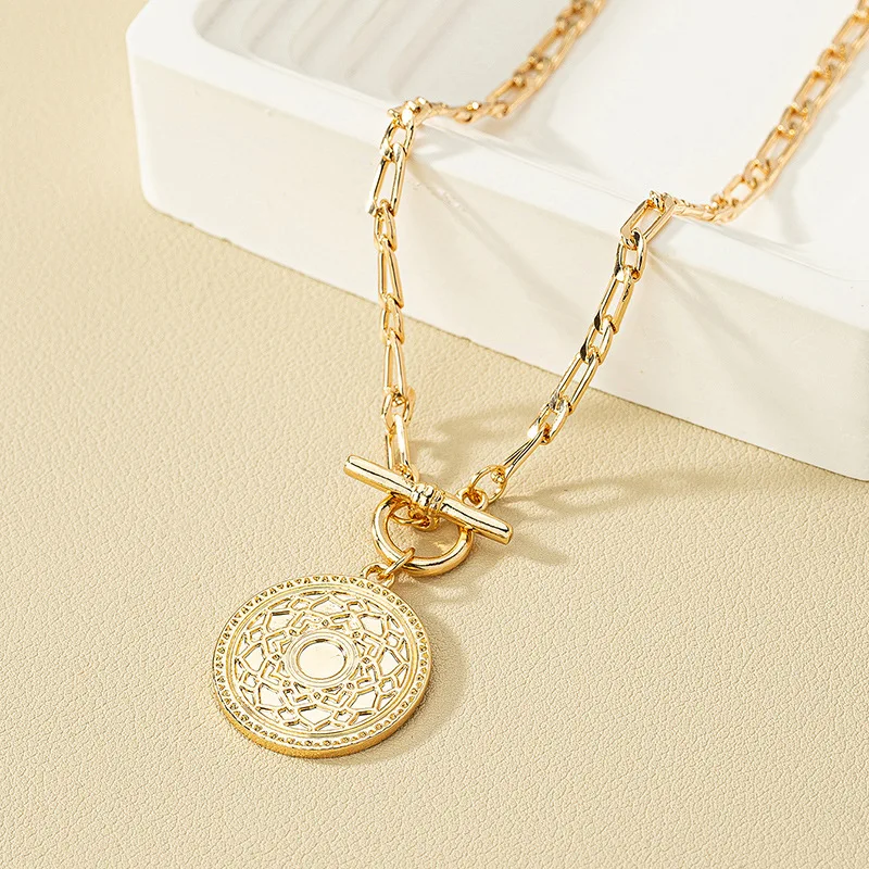 

Premium niche metal tag design necklace light luxury personality ins cold wind collarbone chain wholesale