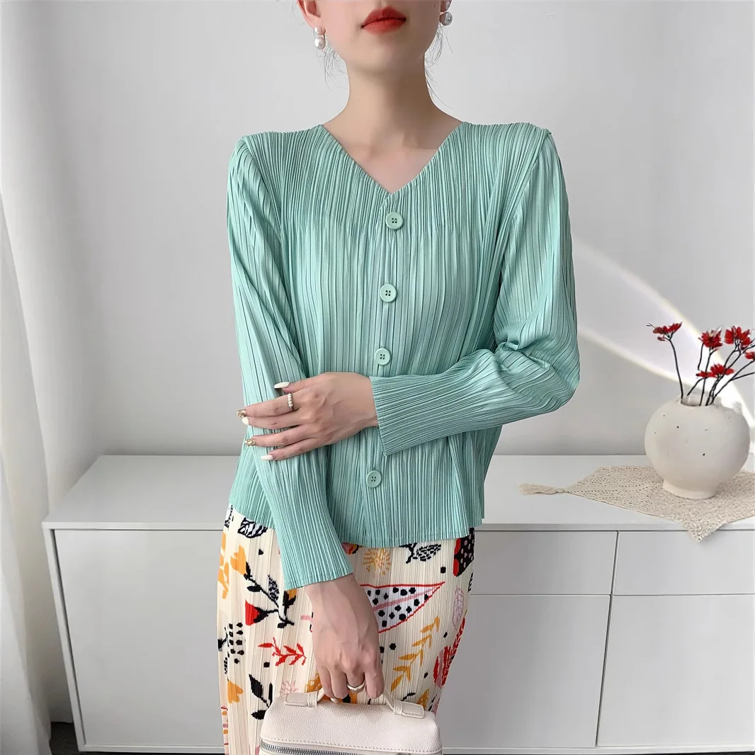 Miyake Style Pleated Top Women 2025 New Solid Color V-neck Long Sleeve Single-breasted Loose and Elegant Sun Protection Cardigan
