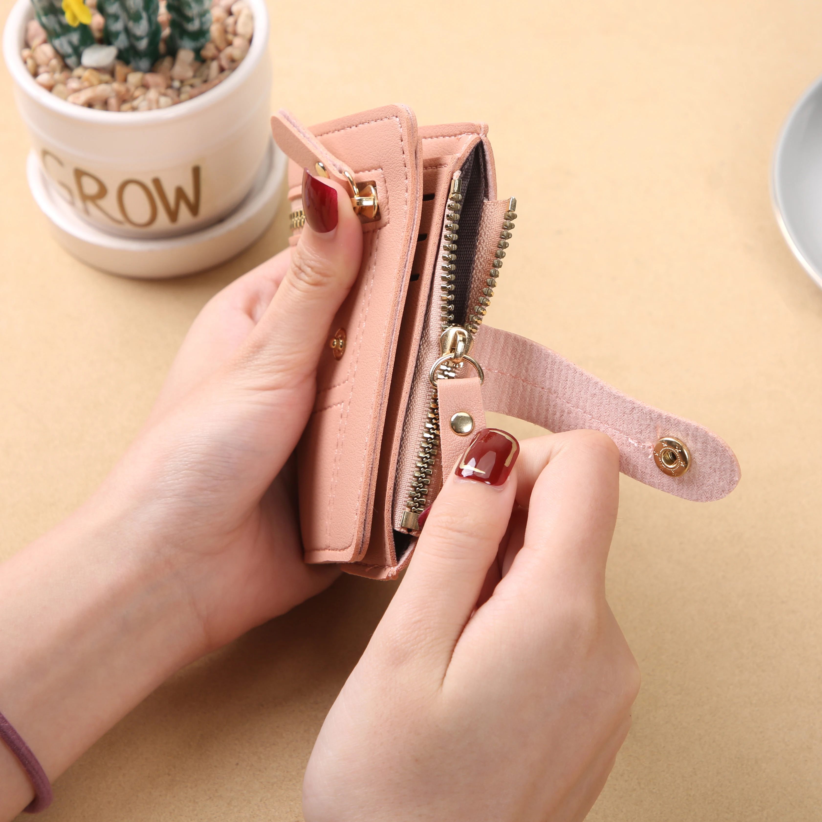 محفظة للسيدات؛ محفظة قصيرة للنساء؛ محفظة عملات معدنية متعددة الوظائف ذات ملمس راقي عبر الحدود للنساء