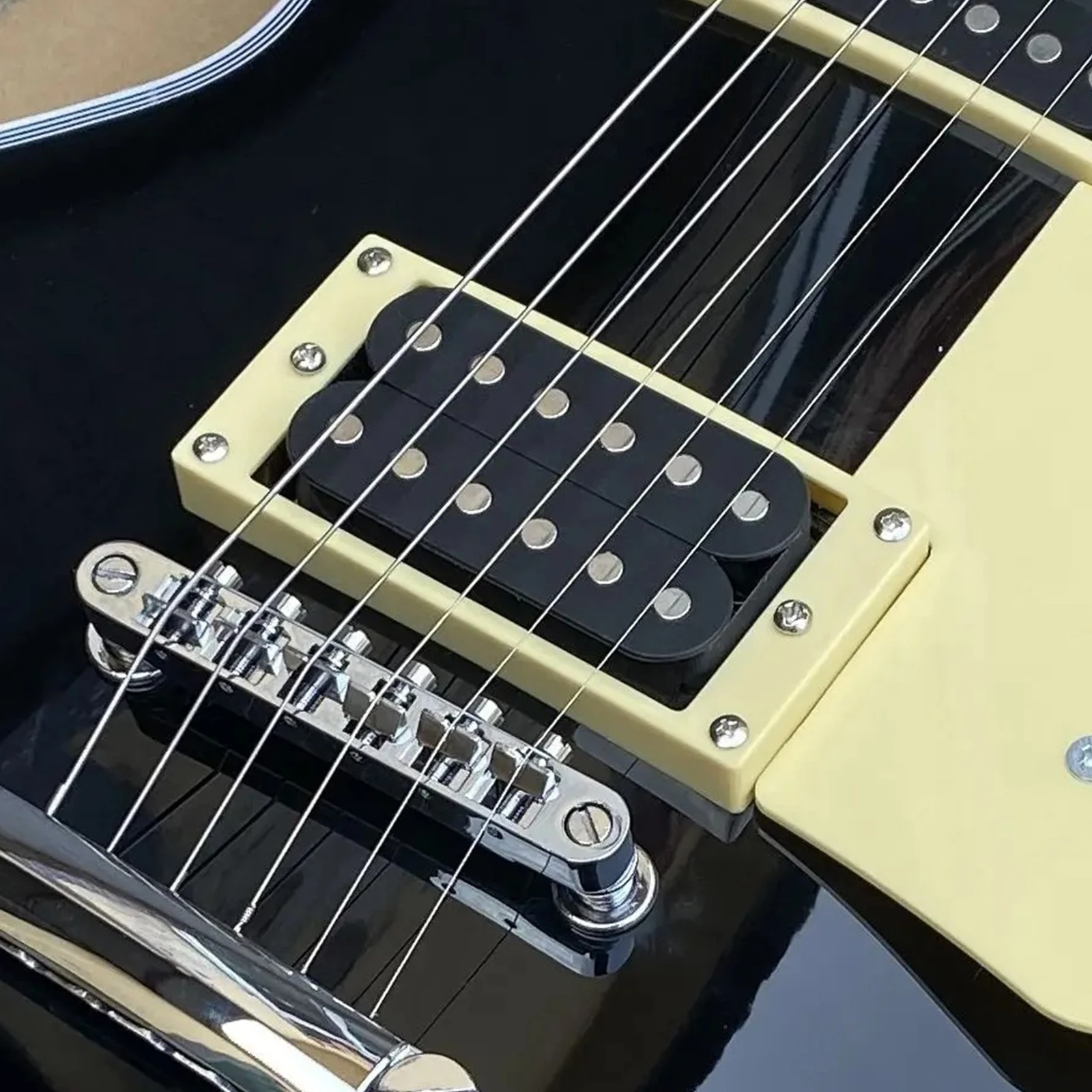 Juego de 6 cuerdas para guitarra eléctrica - Acero niquelado con alto contenido de carbono - Ideal para principiantes, varios estilos musicales.