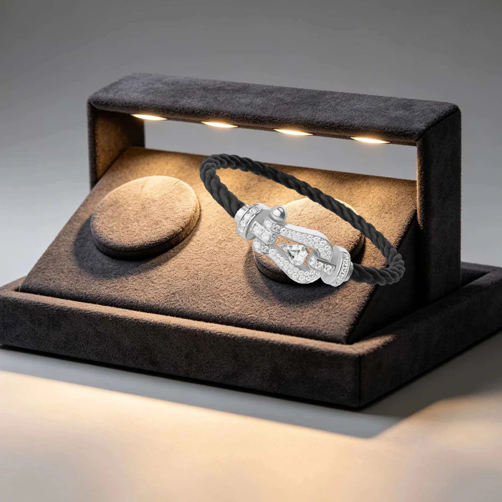 

2026 High-Quality Fashion Classic Horse-Shoe Bracelet Silver Diamond (25mm)