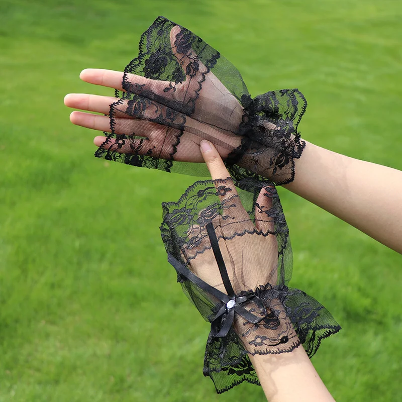 Women Short Lace Arm Sleeves Black White Hollow Fake Sleeves Cuffs Lolita Gothic Fingerless Gloves Sweater Decoration False Cuff