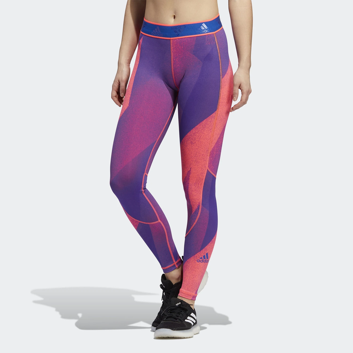 

Женские спортивные брюки Adidas Originals с эластичной талией и облегающим кроем FT3143