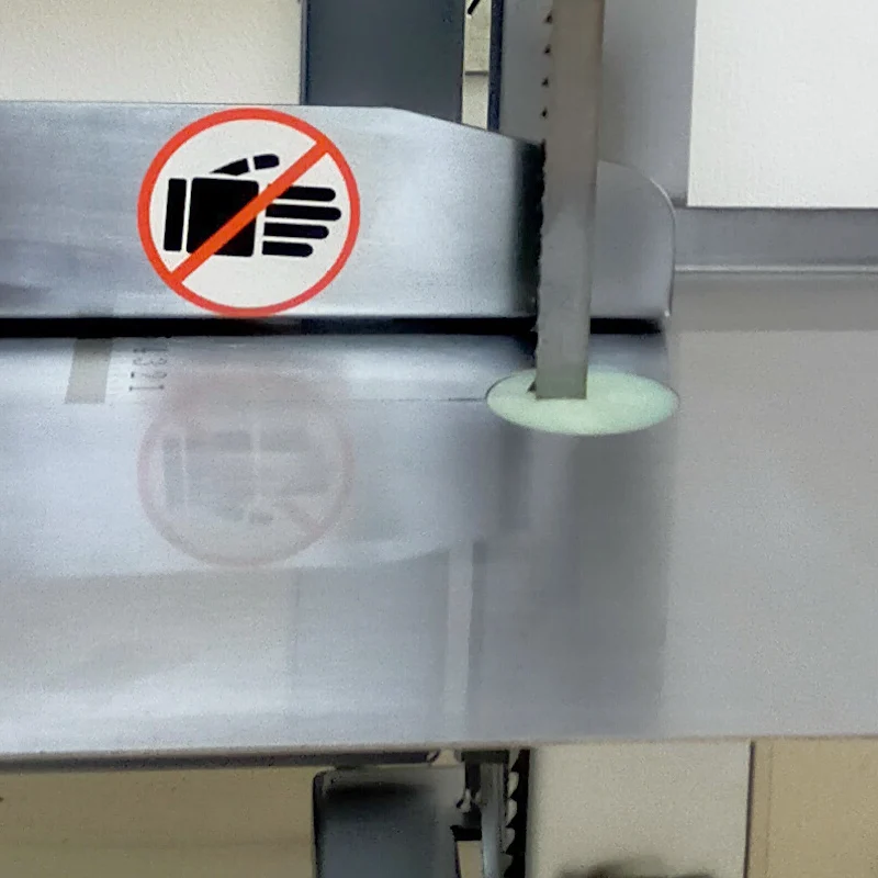 

Коммерческая электрическая машина для разделения костей, машина для распиловки замороженного мяса, свинины, ребрышек, говядины, замороженных рыбных костей