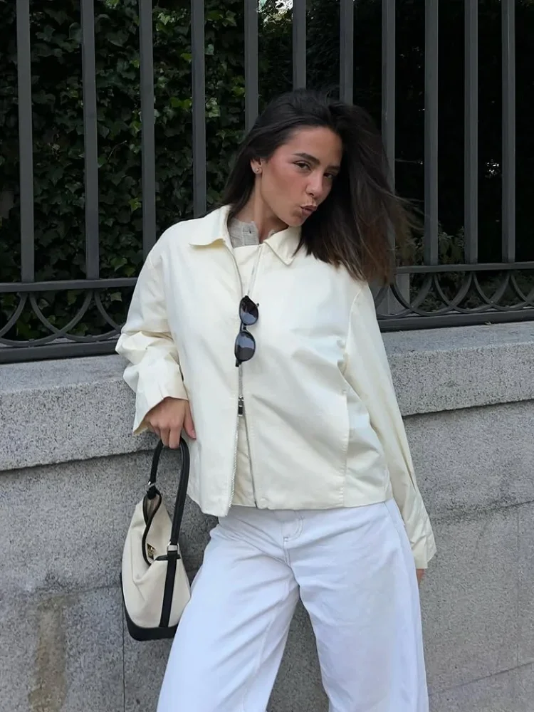 

Весенняя уличная куртка 2026: однотонная абрикосовая укороченная куртка с отложным воротником, модная женская модель с длинными рукавами, V-образным вырезом и молнией, свободного кроя