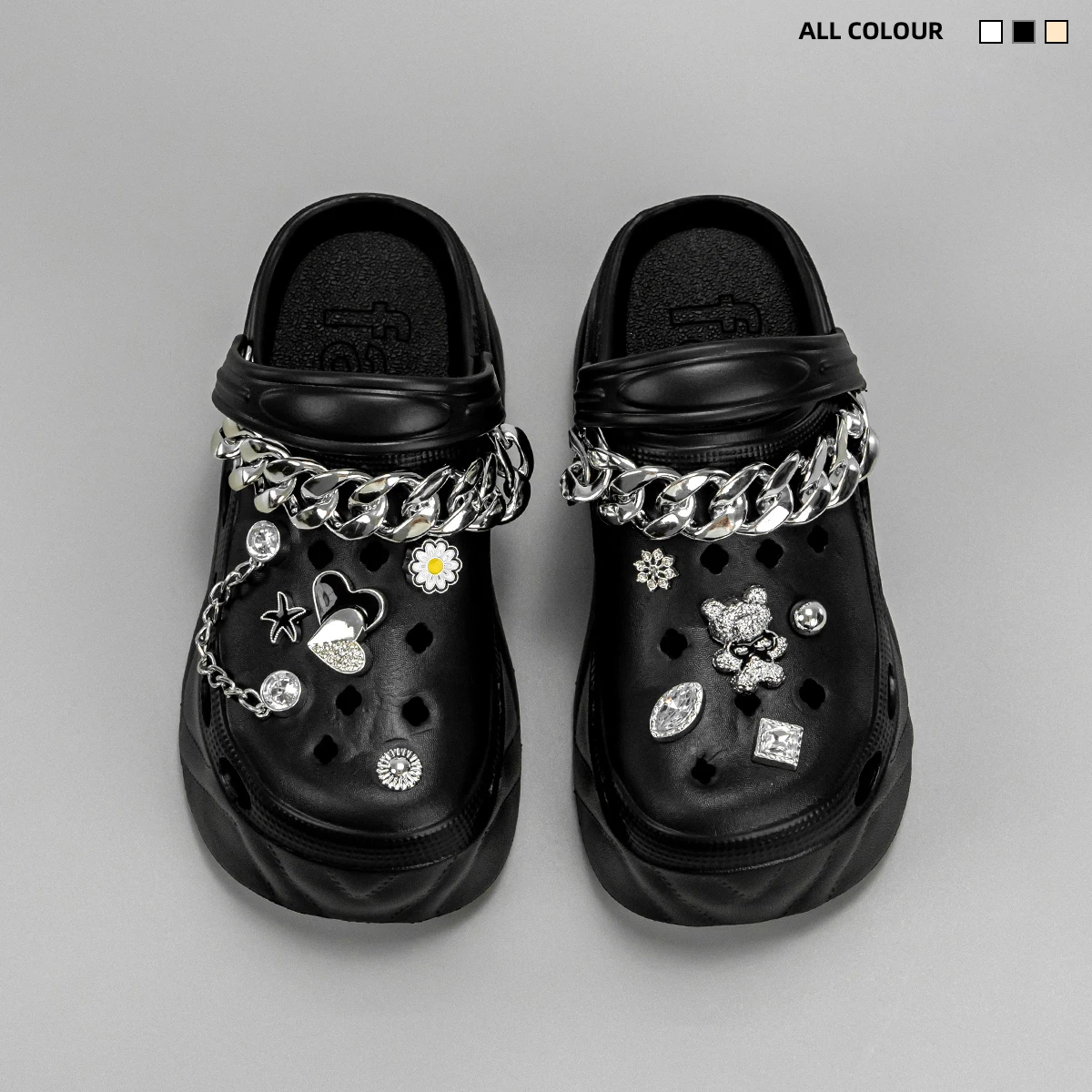 Novidade de Verão: Sandálias Clogs Femininas de EVA com Coração de Desenho Animado, Corrente Grossa Prateada e Laço de Urso, Versáteis e Modernas, par