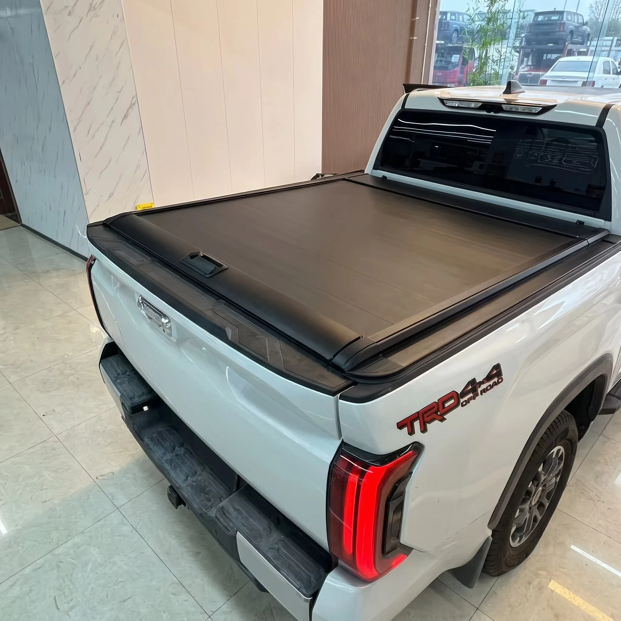 Manual Roll up Hard Tonneau Cover for Tundra 2007-2025 5.5FT Bed Aluminum Retractable Roller Shutter Waterproof Locking