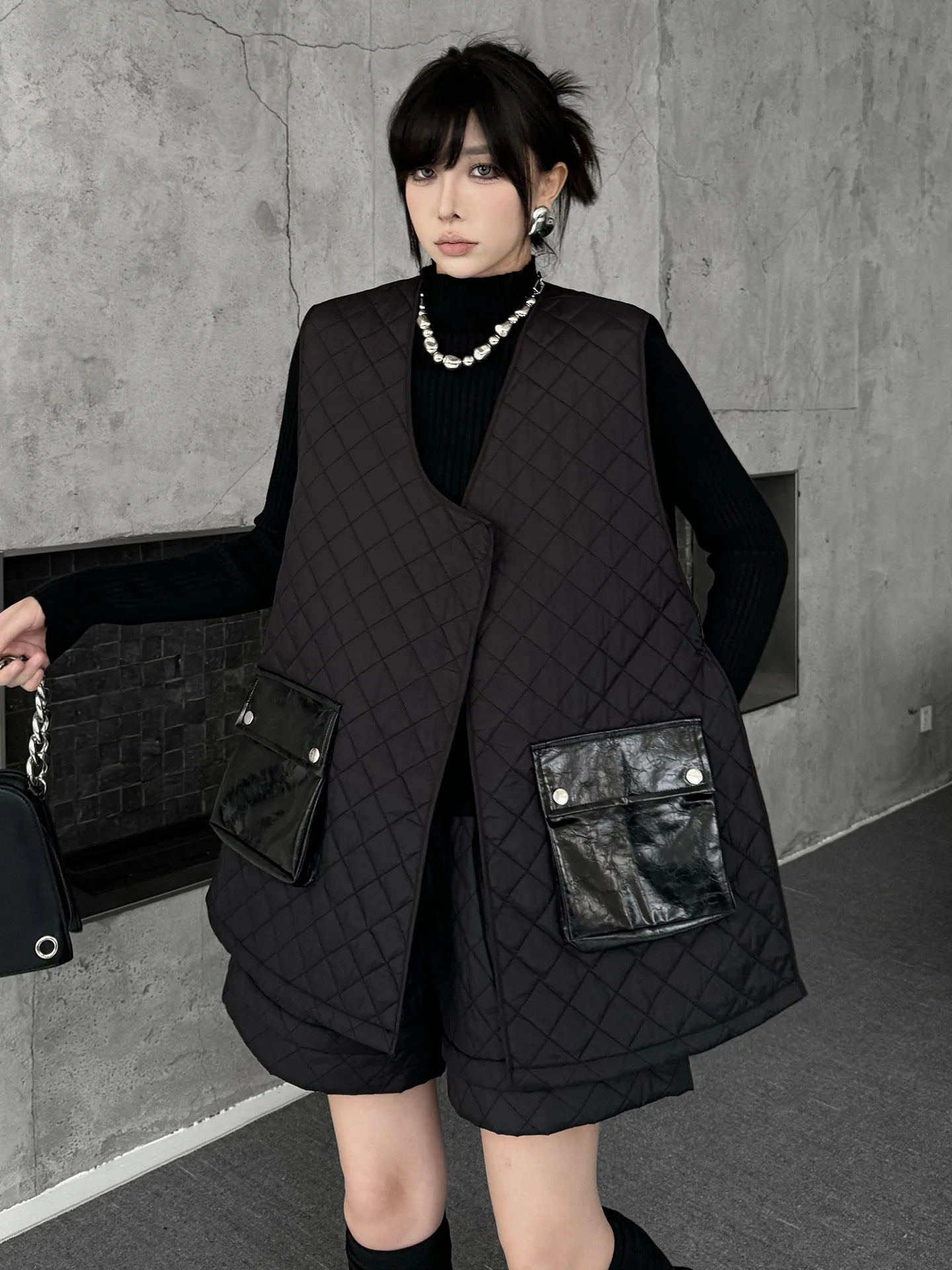 Fashionable Loose V-Neck Women's Cotton Vest And Shorts Set Autumn Winter Checkered Pattern High Waist Short Pants Button Style