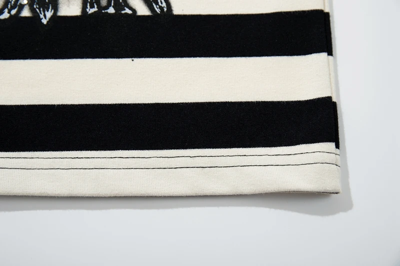 Herren Schwarz-Weiß Gestreiftes Poloshirt Halber Reißverschluss Strass-Totenkopf-Grafik Kurzarm Polo T-Shirt Y2K Streetwear Freizeitkleidung – Detail 8