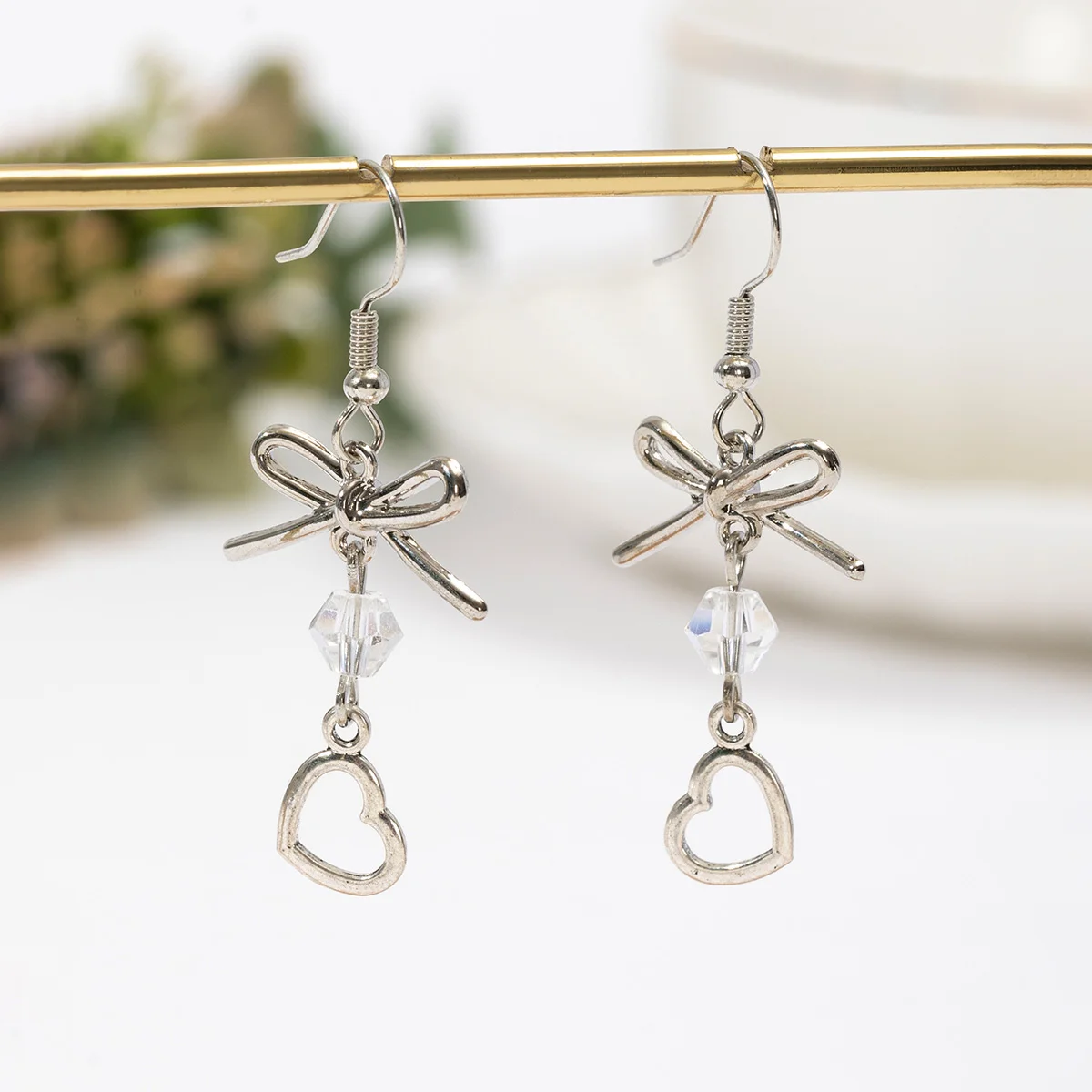 

Handmade Y2K exquisite bow and heart-shaped pendant earrings/Cute fairy gift/Eye lock/Hands clasped together