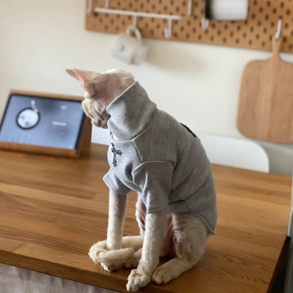 Pakaian Hewan Peliharaan Katun Lembut Dan Nyaman Dengan Desain Sulaman Silang Dalam Bahasa Jerman - Baju Pullover Kucing