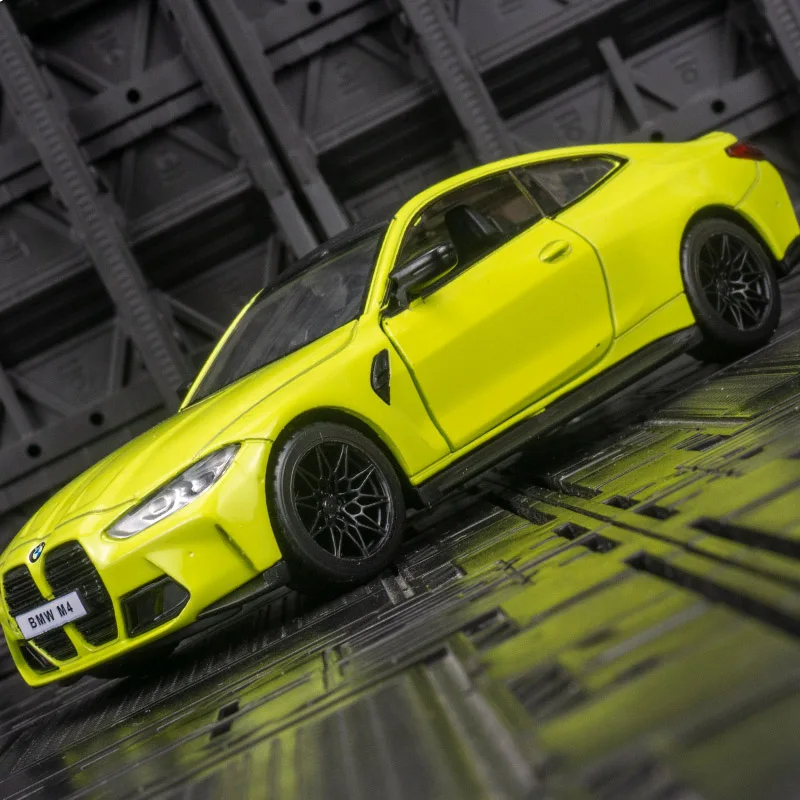 1:32 BMW M4 G82 coche en miniatura de aleación adornos niños acústica-óptica coche de juguete extraíble 2 puertas se pueden abrir mano de obra fina