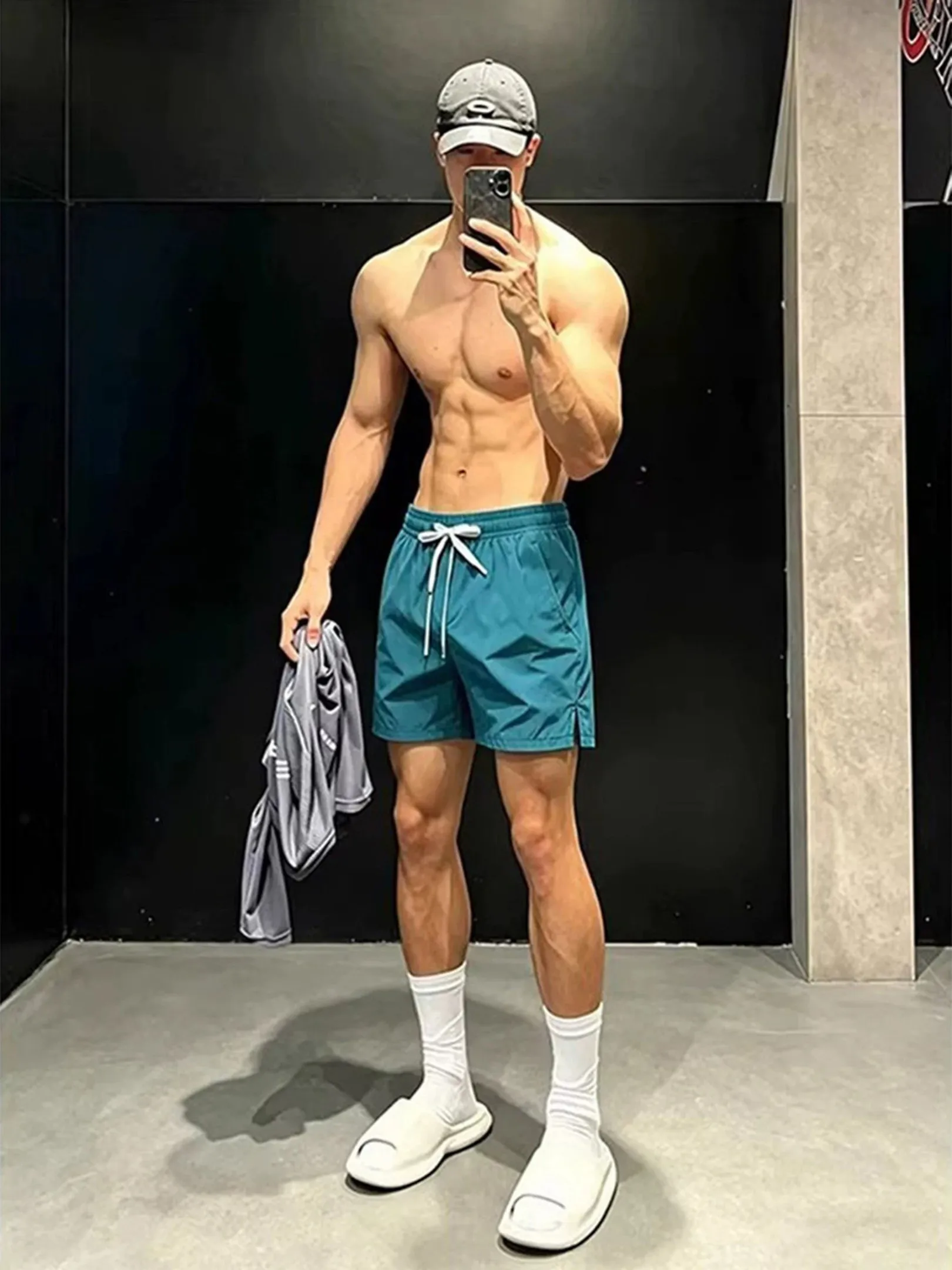 American Style Nylon Quick Dry Cool Feeling Men's Shorts Summer Fitness Sports Loose Training Pants Elastic Sun Protection Fi...