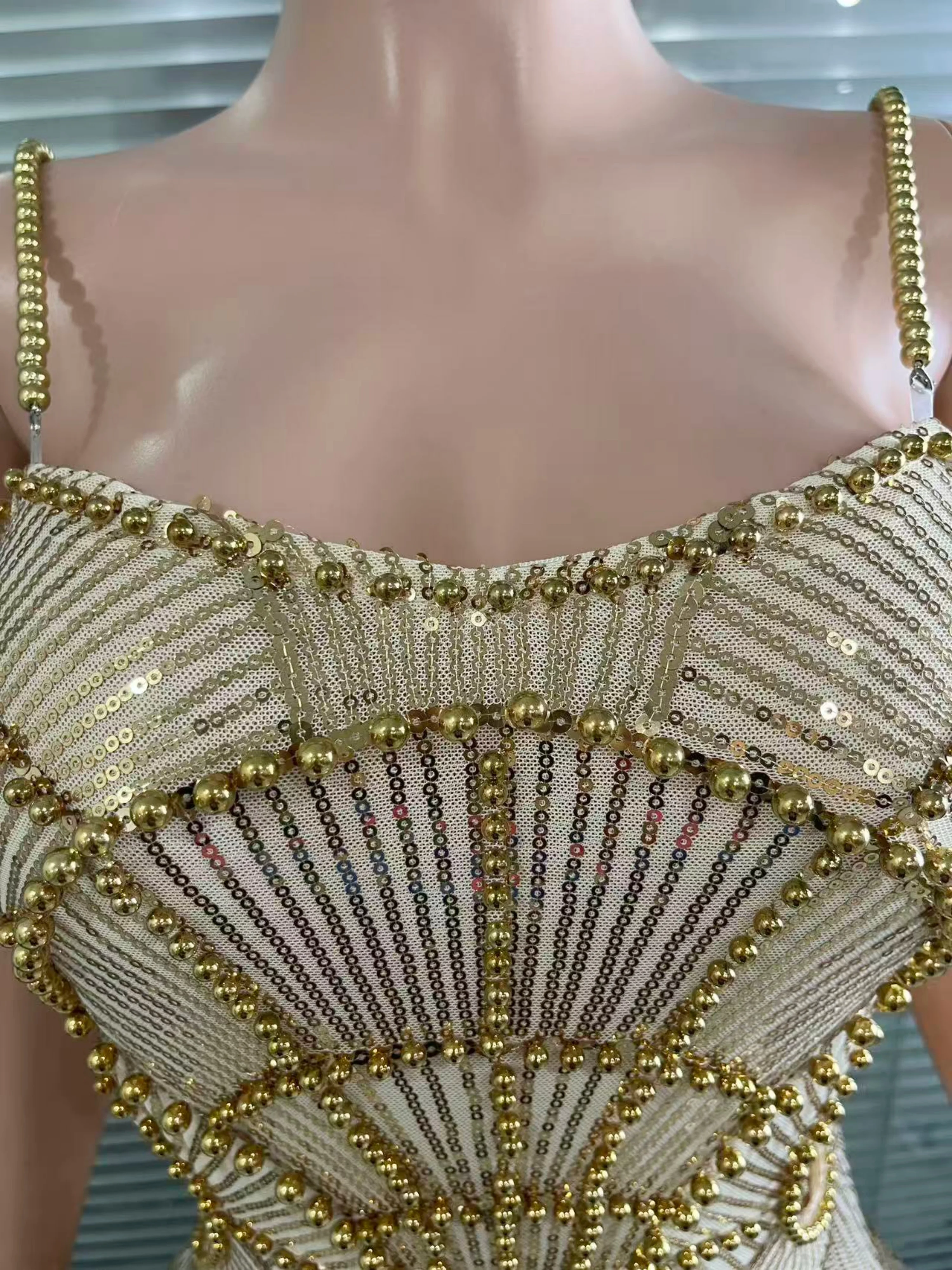 فستان نسائي فاخر بقصة ضيقة مثير بدون أكمام مطرز باللؤلؤ فستان منتصف الساق بخصر مجوف لحفلات أعياد الميلاد #5