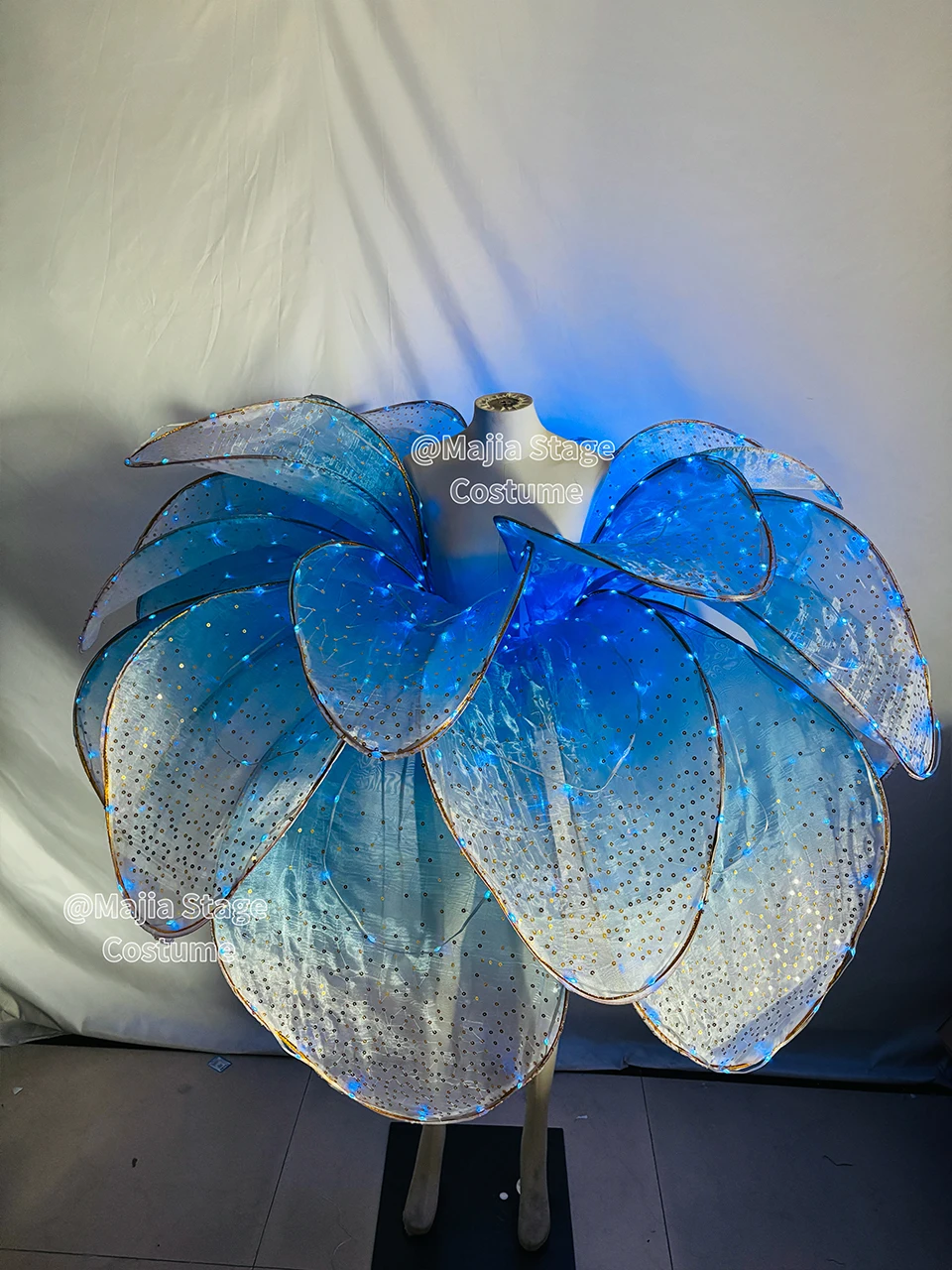 

Blue Pink Yellow LED color Change Petal Skirt Flower Opening Dance Big Swing Blossom Modern Dance Performance Dress Fast Shippin