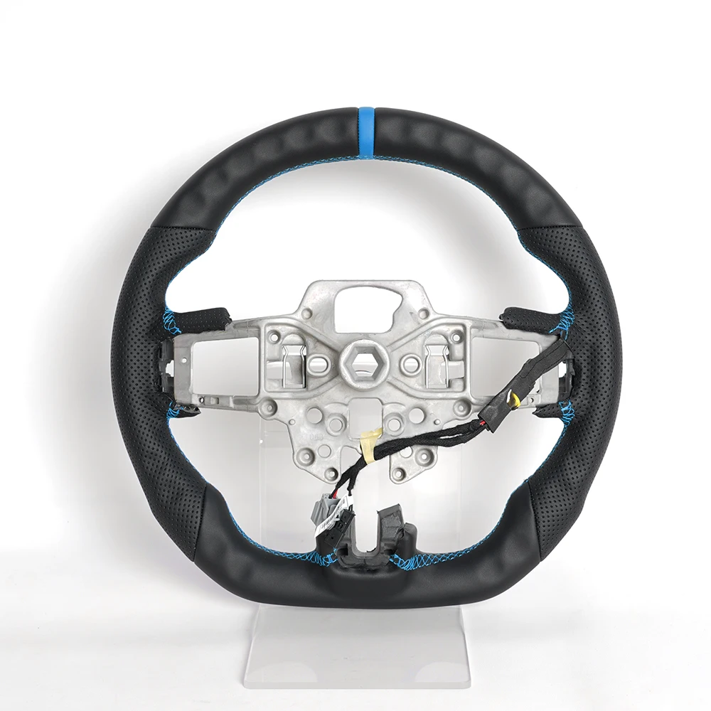 عجلة قيادة جلدية Fot Ford Mustang 2015 2016 2017 عجلة قيادة جلدية ناعمة سوداء مع خط مركزي للخياطة الزرقاء