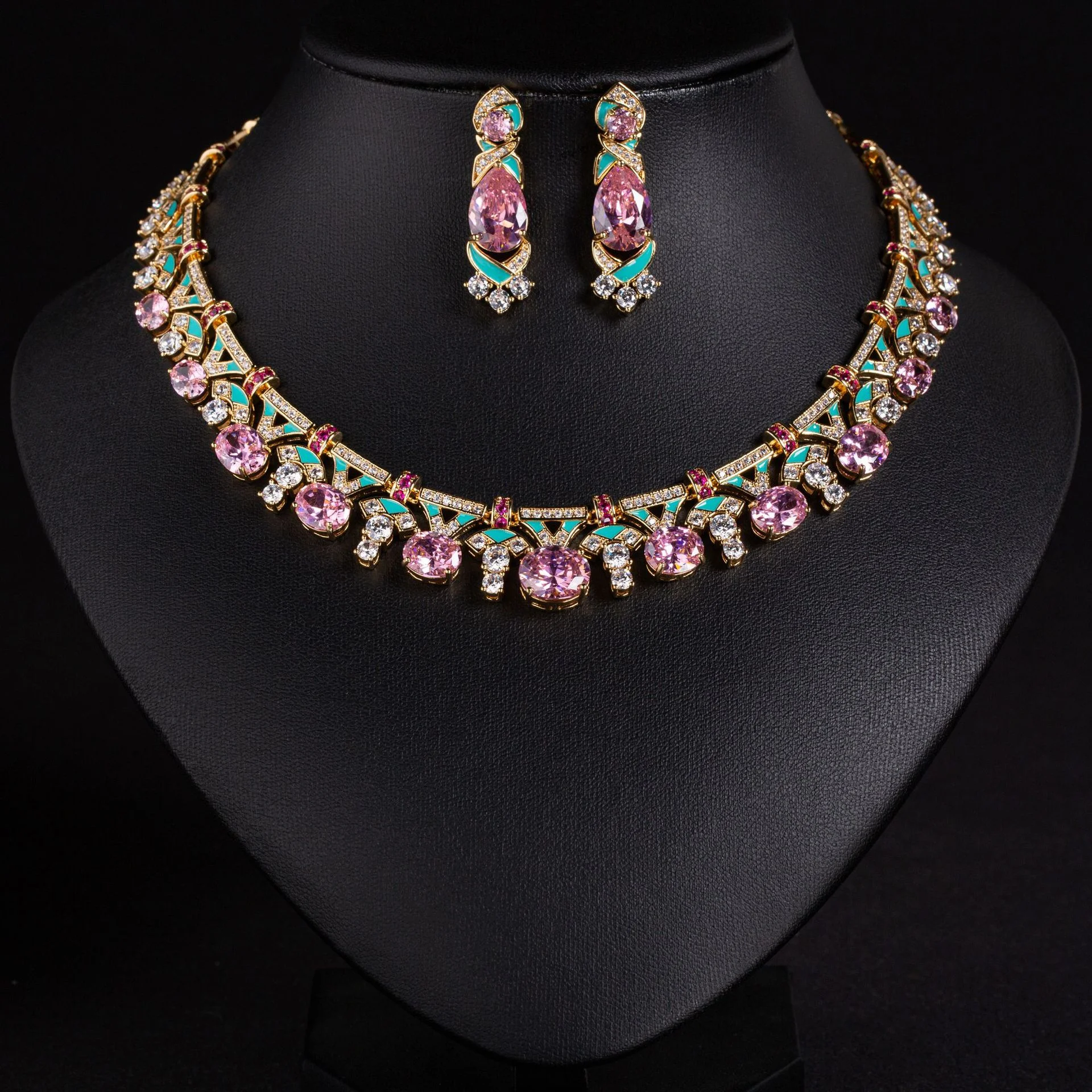 

Luxury Irregular Pink Gem Choker Exquisite Enamel Craft High-end Elegant Women Evening Dress Clavicle Chain Jewelry