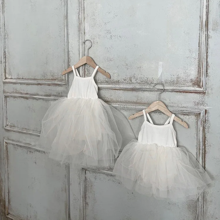 2026 صيف جديد طفلة أكمام حبال ارتداءها الصلبة لطيف الرضع فتاة شبكة فستان الأميرة القطن طفل الملابس 0-24 متر