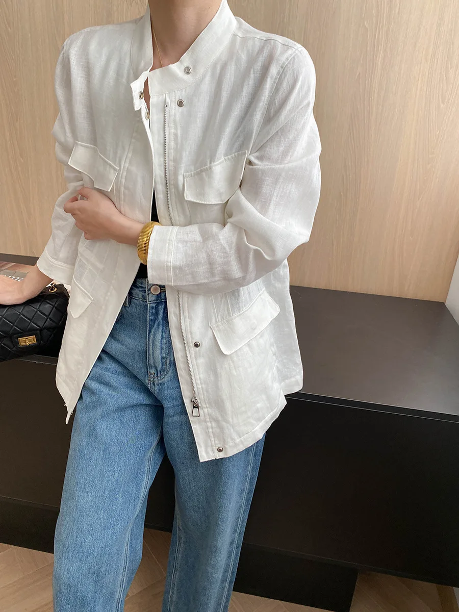 

Design inspired pocket, small stand up collar, long sleeved loose jacket