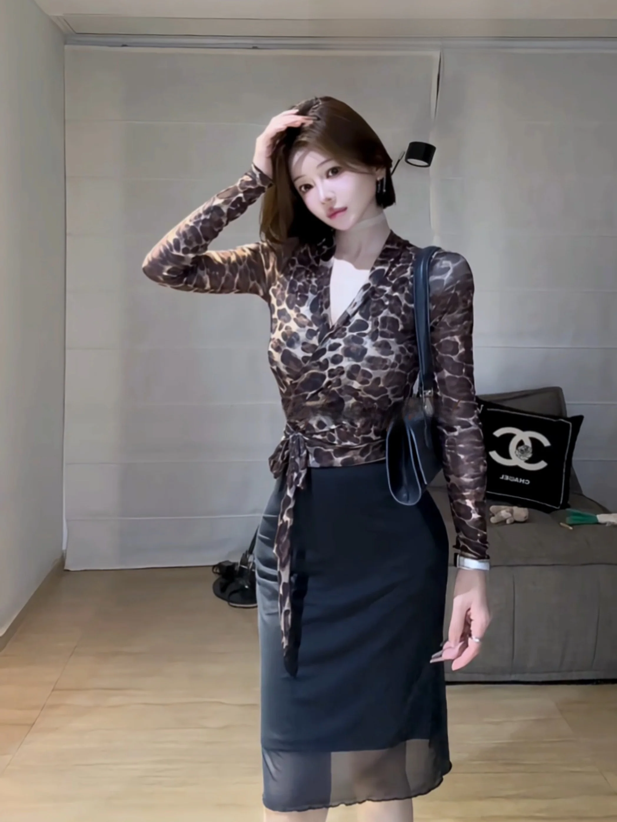 

Легкий женский топ с леопардовым принтом и перекрестными лямками, с длинными рукавами, летний, из тонкой ткани, с V-образным вырезом, облегающий, из полиэфирного волокна