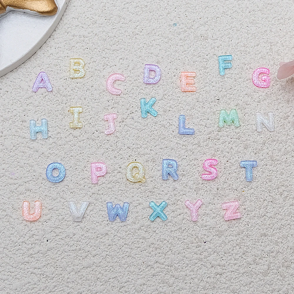 100 pezzi di ciondoli per nail art con lettere miste, colore caramella, con strass per unghie in resina glitterata, alfabeto con retro piatto Kawaii, forniture artigianali fai da te