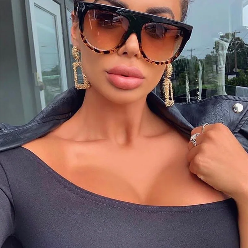 Oversized Women Sunglasses 2026 Shield Shape Luxy Design Big Frame Rivet Shades Sun glasses Woman UV400 Sunglass zonnebril dames