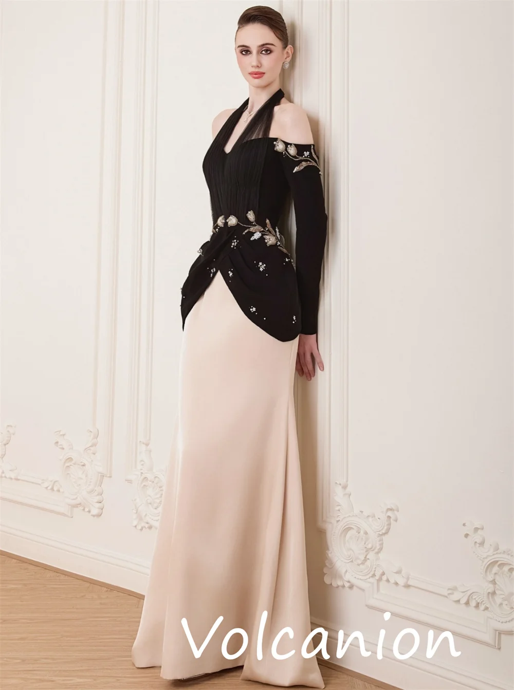 Personnalisé Style moderne Jersey paillettes plissé trompette licou robes longues sur mesure Occasion décontracté Simple
