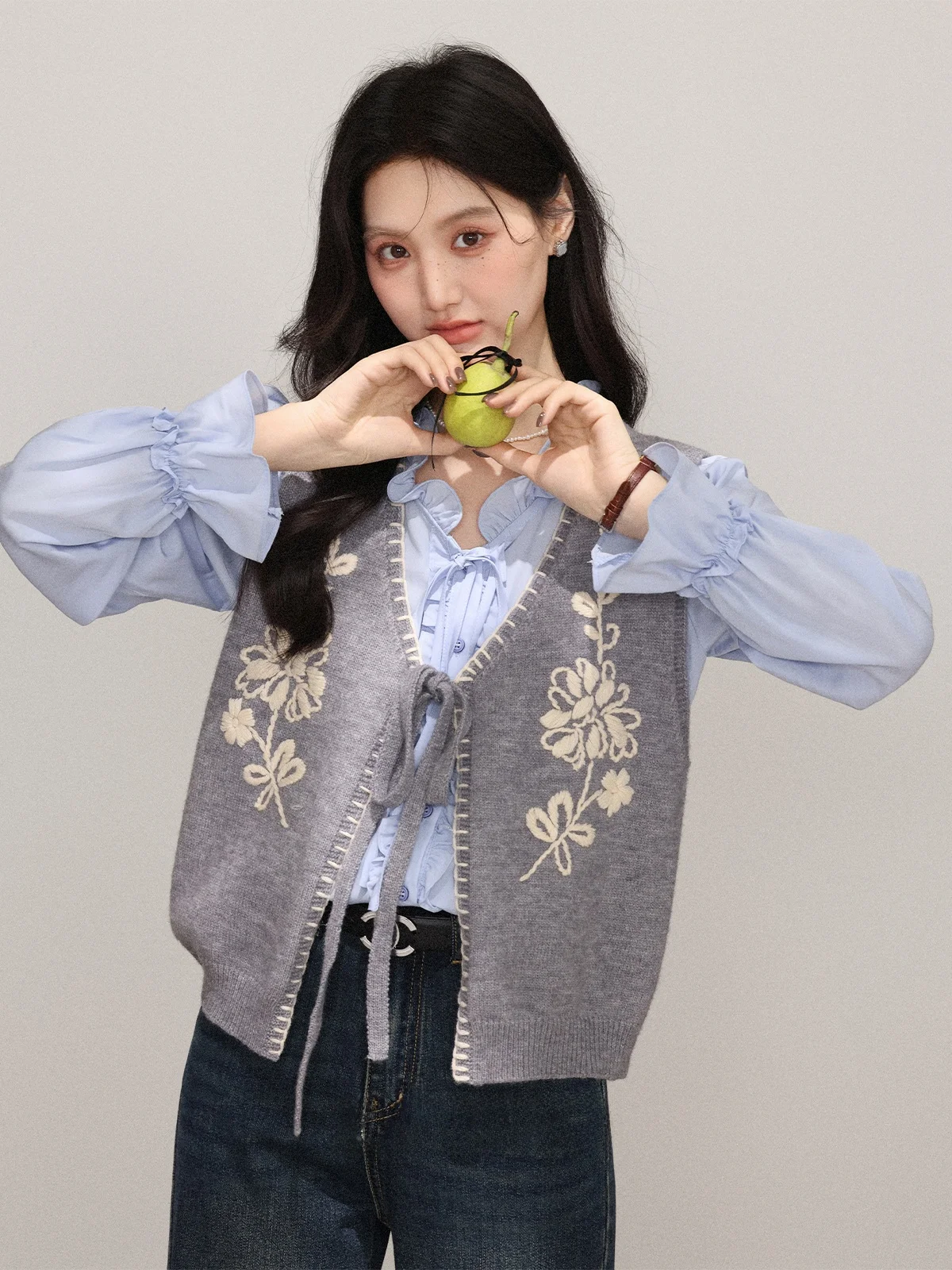 

Blue ey Embroidered Women's Vest Top Two-Piece Set Inner irt Outer Jaet Faionable Versatile Fem Suits Autumn Winter