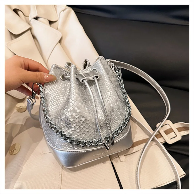 

Winter Hot-selling New Fashion Python Pattern Drawstring Portable Chain Bucket Bag Women's High-end Texture Trendy Messenger Bag