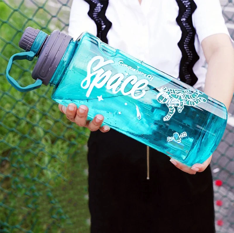 2L 3L Sportwasserflasche mit großem Fassungsvermögen und Filter, umweltfreundlicher Kunststoff-Wasserbecher, tragbare Fitness-Getränkeflasche, Wasserkocher, BPA-frei – Detail 3