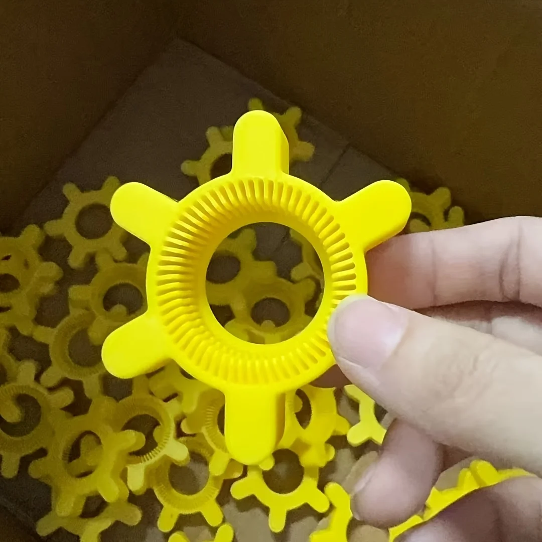 1pc Twist CapOpener per bottiglie/plastica gialla, impugnatura ergonomica, attrezzatura durevole per bevande. Attrezzo da cucina compatto e robusto, regalo di Natale