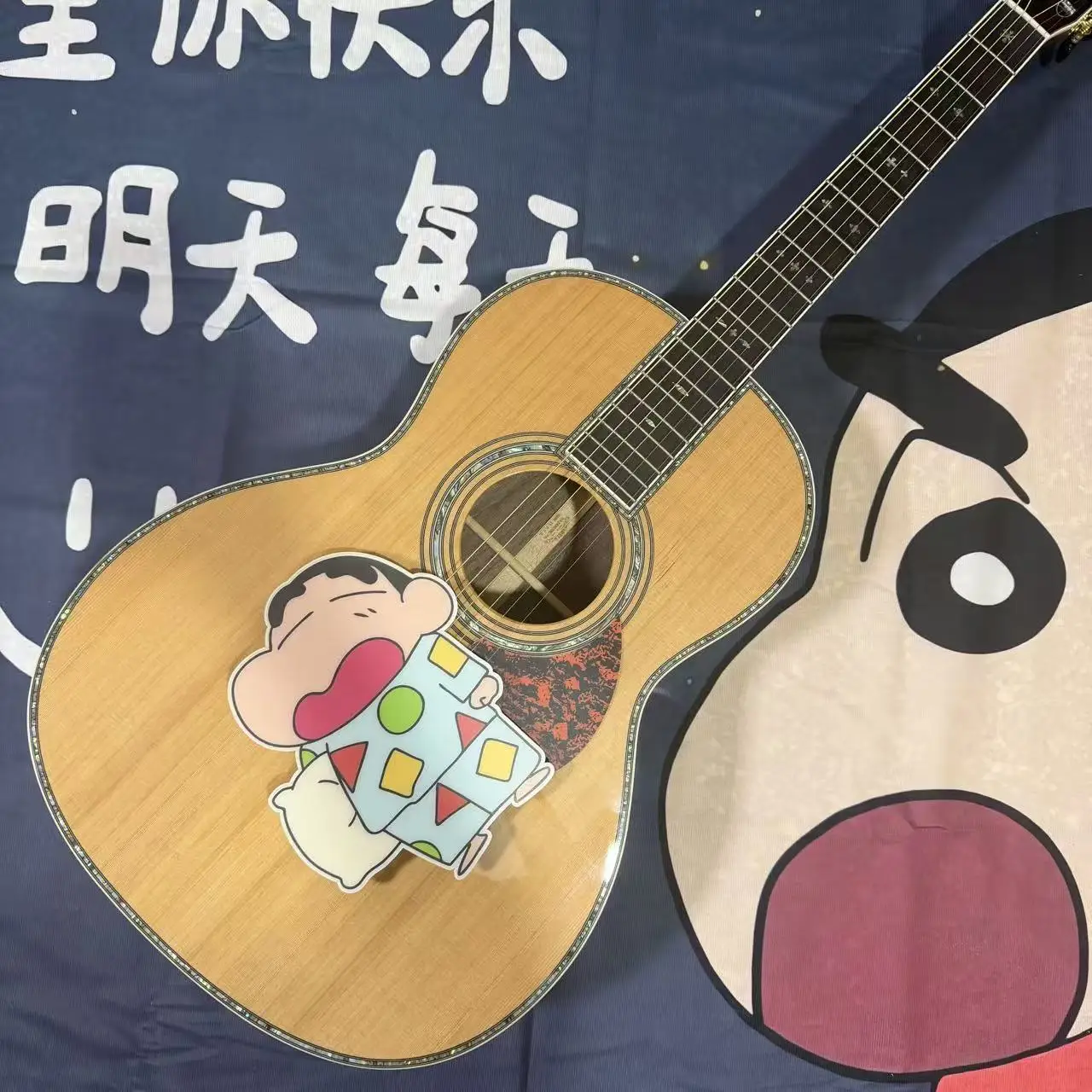 

40 inch/00042 series/Solid wood red pine surface/Ebony fingerboard/6 string high-quality solid wood acoustic guitar