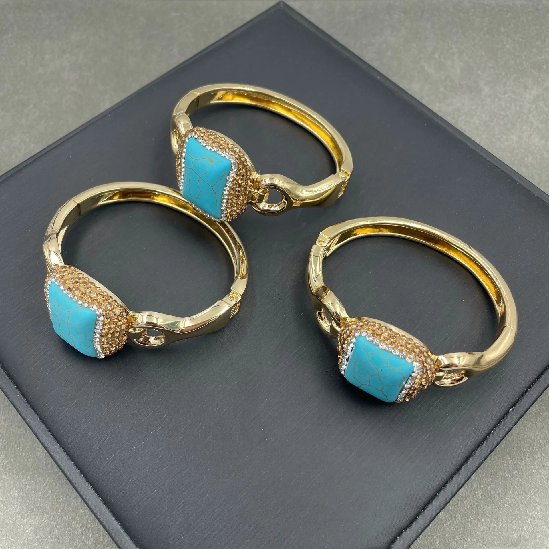 MVB074   2024 Hot Sale Medieval Retro Ethnic Style High Quality Turquoise Bangle Gold Electroplated Important Occasions Jewelry