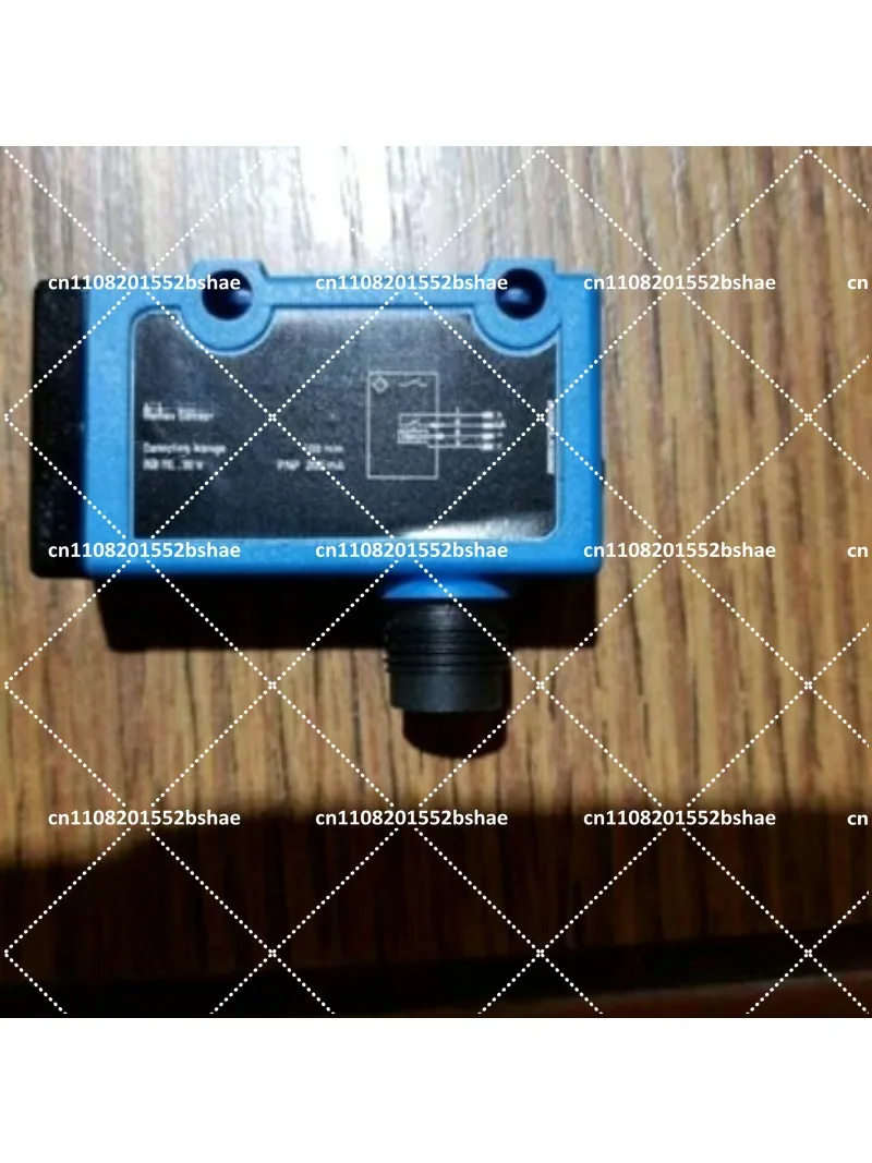 Print Mark Sensor, 12-18mm Range 1.5x2.5mm Spot PNP M12 Connector 10-30V DC White Light