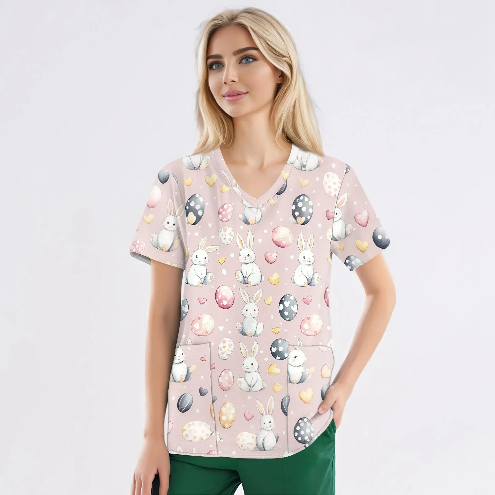 زي التمريض النساء الدعك القمم عيد الفصح الكرتون طباعة قصيرة الأكمام الخامس الرقبة عطلة نمط زي التمريض ملابس العمل