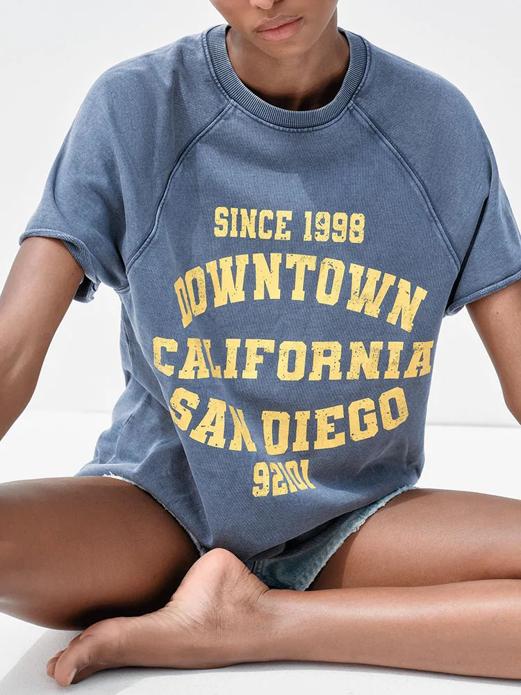 패셔너블한 반팔 플리스 스웨트셔츠 여성용 여름 신상품 2025 프린트 워시 효과 다용도 출퇴근 스타일 니트웨어