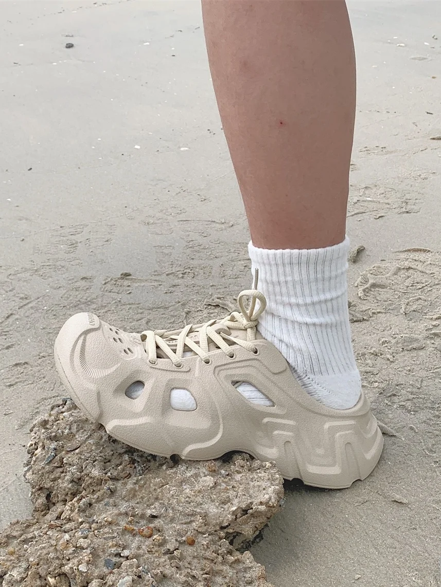 

Unisex Outdoor Anti-slip Slip-on Water Shoes Couple Trekking Shoes Hollow out Design EVA Material Flat Bottom mid Heel