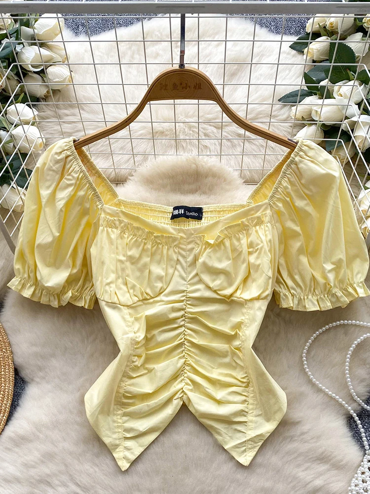 

2026 Summer Solid Color Square Neck Bubble Short Sleeve Shirt Women Sweet Design Wrinkled Waist Cincined Split Short Top