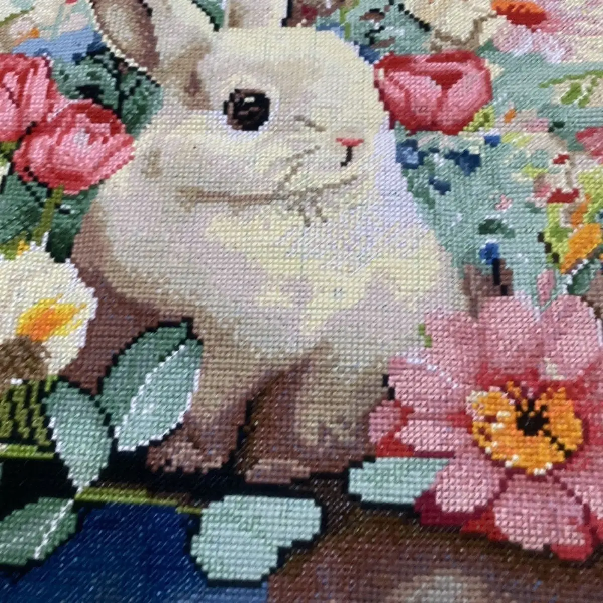 Ponto Cruz artesanal com coelhos bonitos, produtos acabados, formando um cluster de flores de 45*45cm, Clusters com flores