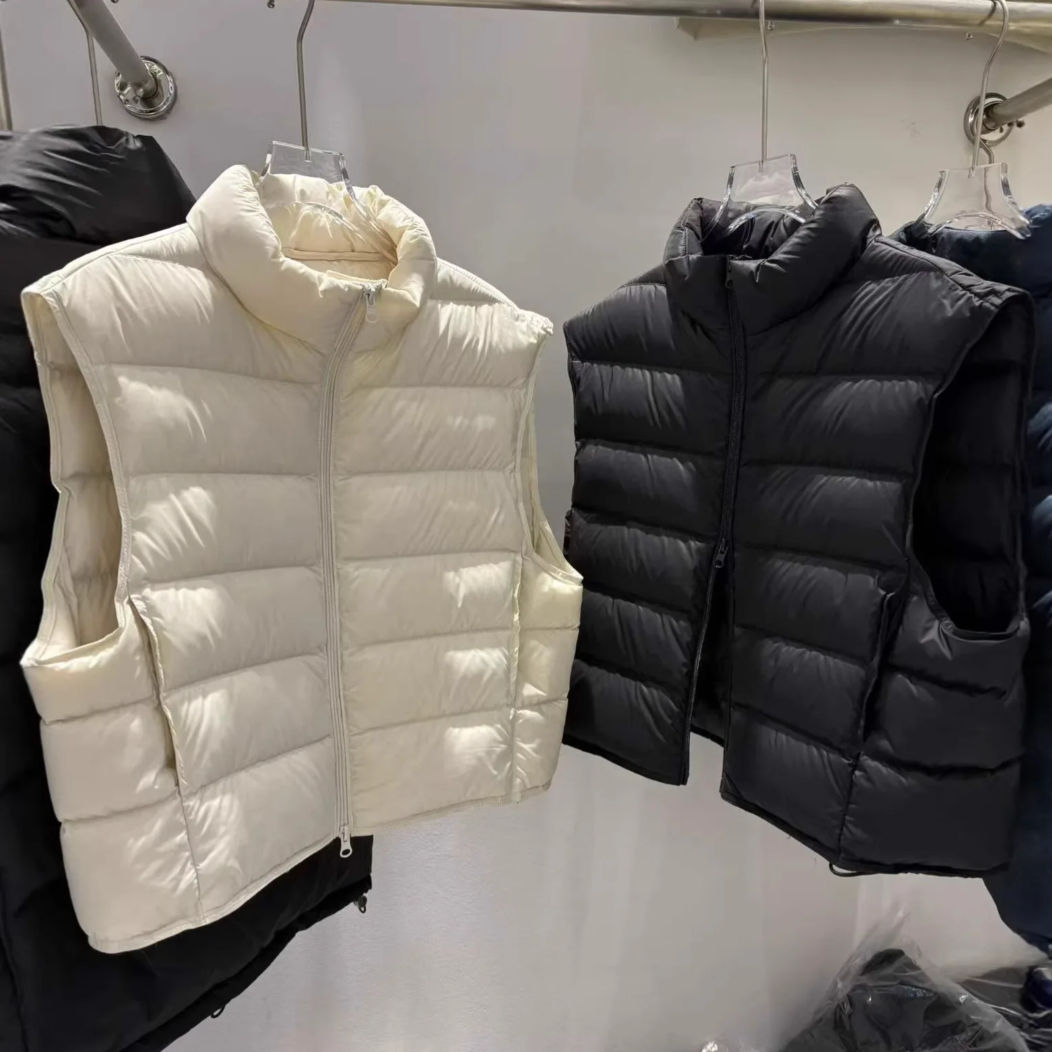 Women's Stand Up Collar Sleeveless Vest 90% White Duck Down Light Down Vest Jacket Loose and Versatile Slimming Vest