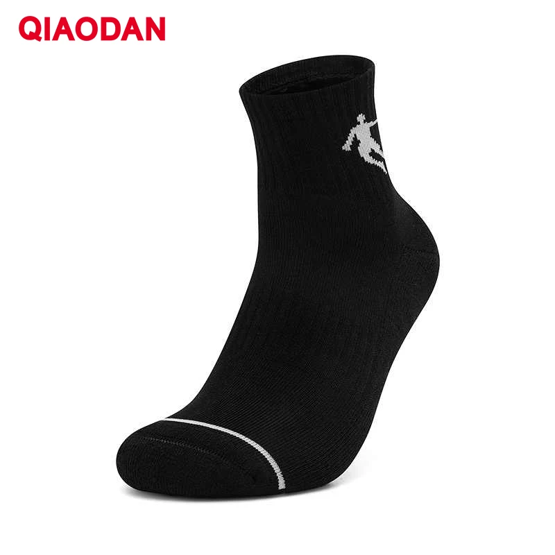 

QIAODAN спортивные носки для экипажа, 5 пар комплектов, новинка 2025, дышащие мужские носки для баскетбола, тенниса, тренажерного зала, фитнеса, тренировок QXEAD3251025R