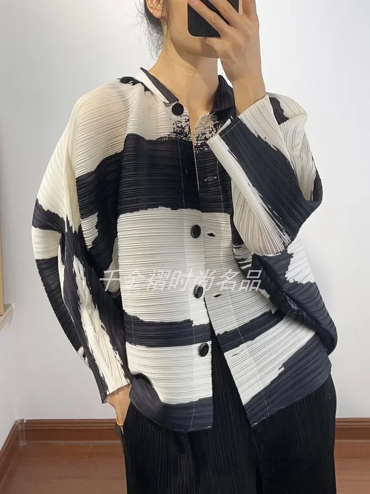Miyake 2024 Herbst/Winter Neue Damen-Oberteile in Passenden Farben, Modische Lockere Fledermausärmel-Strickjacke mit Einreihiger Knopfleiste – Detail 7