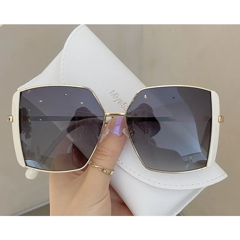 

New High Quality Fashion Sunglasses Women's Sunglasses High-Grade Frameless Exquisite Large Rim Sunglasses