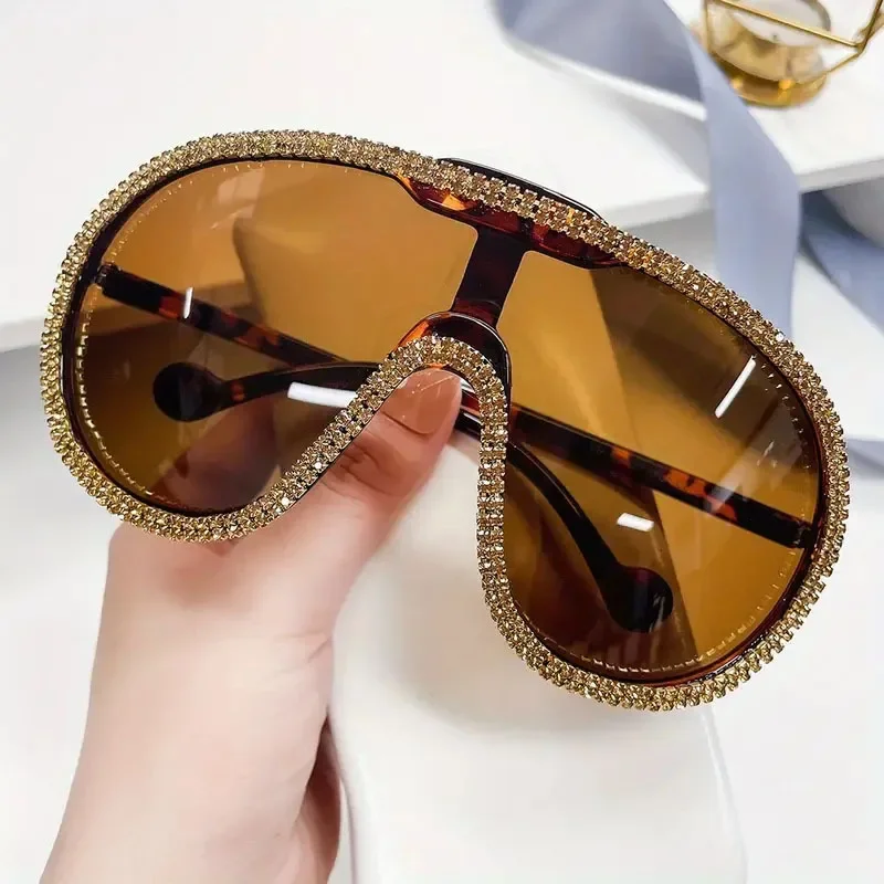 

Oversized Pilot Sunglasses For Female Luxury Brand Design Sun Glasses Vintage Big Frame One Piece Diamond Crystal Women Shades