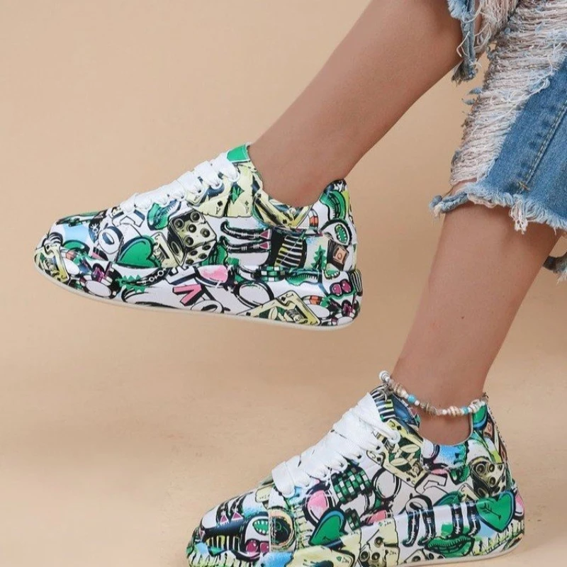 Platform Graffiti Shoes Trainer Sneakers Flats Shoes 2026 New Comfy Fashion Colorful Skateboard Shoes Flats for Woman Dropship