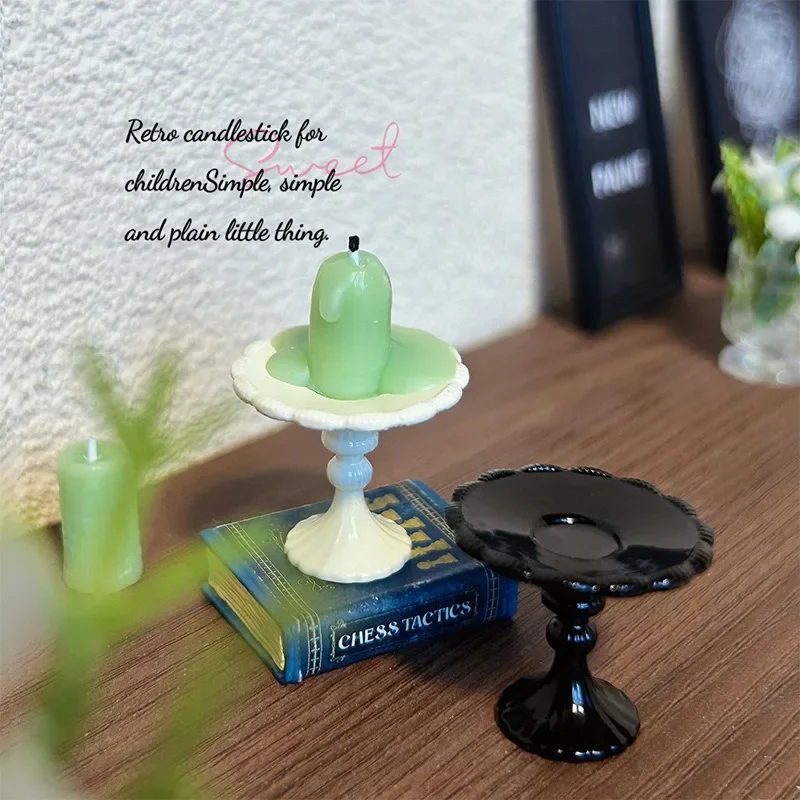 Modelo de bandeja para pastel y dim sum en miniatura para casa de muñecas, bandeja para postres con patas altas y mini candelabro, accesorios de decoración para microescenas.