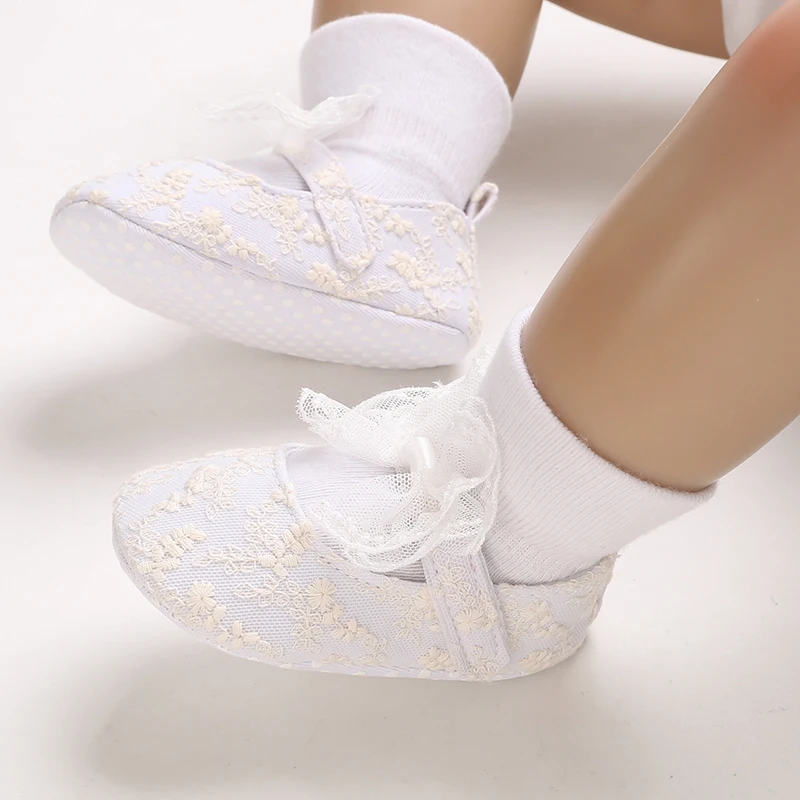 White Newborn Baby Baptism Walking Shoes Elegant And Noble Lace Bow Princess Shoes Comfortable Soft Soles Non-slip Walking Shoes