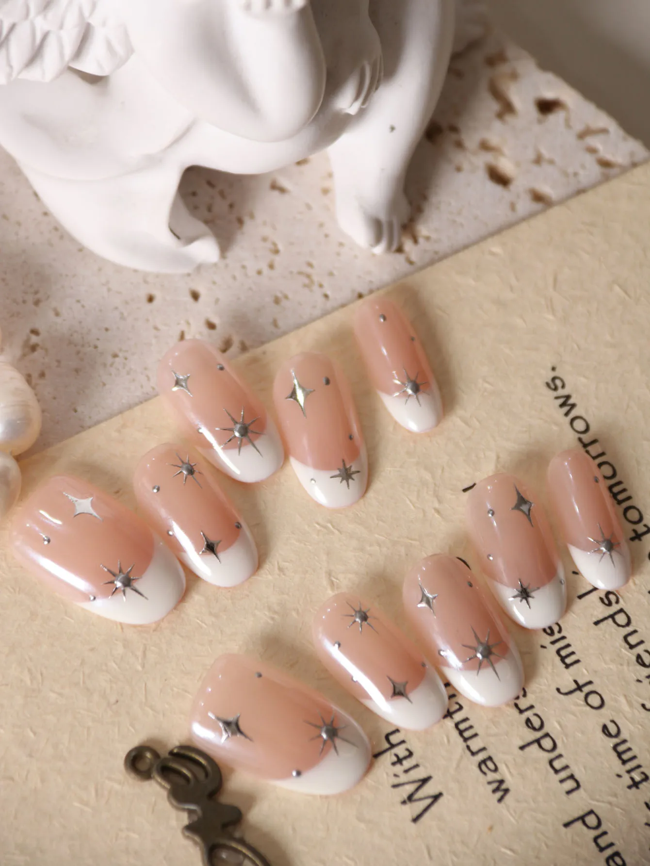 10 قطع من بودرة أحمر الخدود الفرنسية البيضاء المضغوطة من الأكريليك تتضمن ورقة واحدة من علامات التبويب اللاصقة وقطعة واحدة من الملف الصغير #3