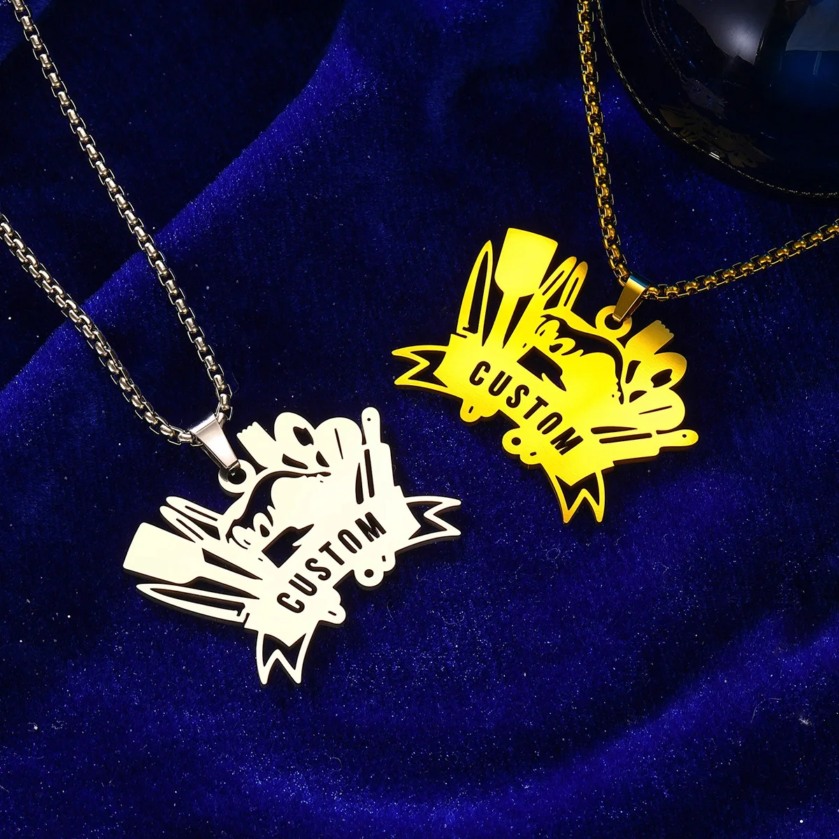 Collier pendentif sur le thème du chef conçu en acier inoxydable personnalisé pour femmes et hommes, motif d'outils culinaires uniques, cadeau de bijoux tendance